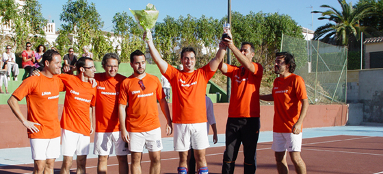 Alarma Universal lader sig hylde for tredjepladsen. Alarma Universal lader sig hylde for tredjepladsen.