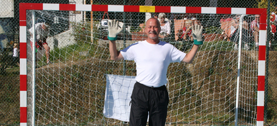 Målmand Mogens Dahl havde taget havehandskerne i brug. Målmand Mogens Dahl havde taget havehandskerne i brug.