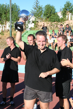 Turneringens bedste mål afgjorde finalen. Her ses Lasse Bøgh med pokalen. Turneringens bedste mål afgjorde finalen. Her ses Lasse Bøgh med pokalen.