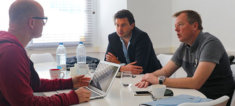 587323bce427b048423554aa95f6b554