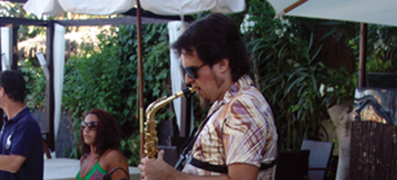 Bl&oslash;de saxtoner matcher perfekt til lun sommeraften