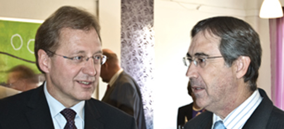 Ambassad&oslash;r Lars Thuesen i samtale med borgmester i Mijas Antonio S&aacute;nchez