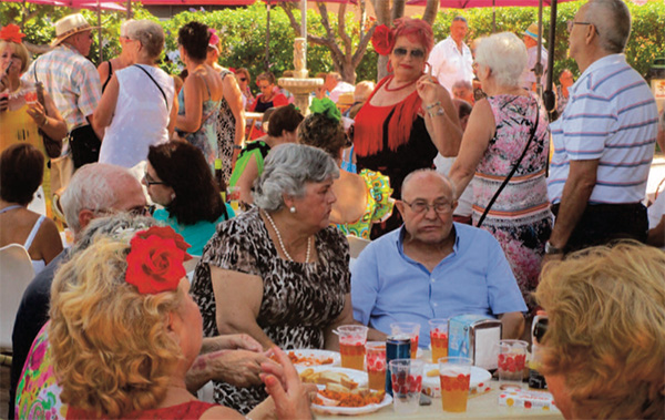 Fest på det lokale ældrecenter  'Patina, livsglæde og salsadans hos de ældre i Torremolinos'