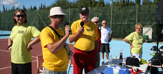 Mugge og Morten i action ved speakerbordet. Mugge og Morten i action ved speakerbordet.