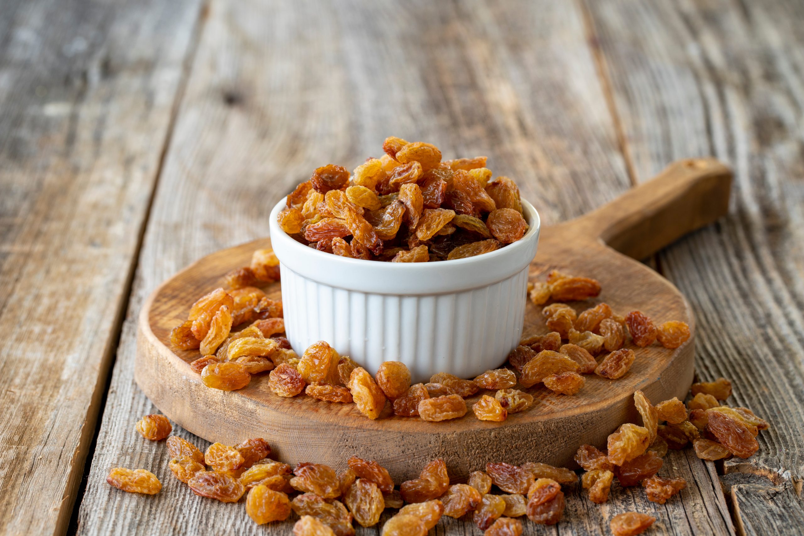 Dry,Raisins.,Dry,Raisins,Nuts,On,Wood,Floor.,Bulk,Raisins