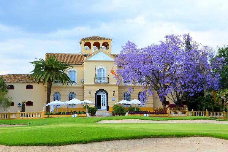 Guadalhorce-Golf-Club-Clubhouse-Putting-Green
