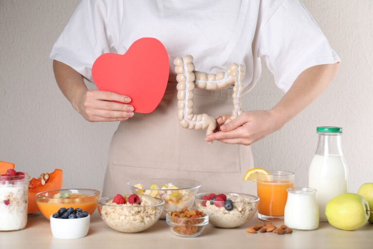 Woman,Holding,Paper,Heart,And,Large,Intestine,Model,Near,Table