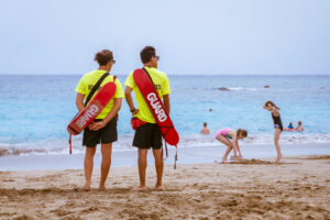 Marbellas strandsikkerhed styrkes med ID-armbånd