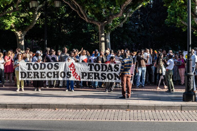 Ekstraordinær legalisering af indvandrere godkendt