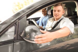 17-årige kan få kørekort