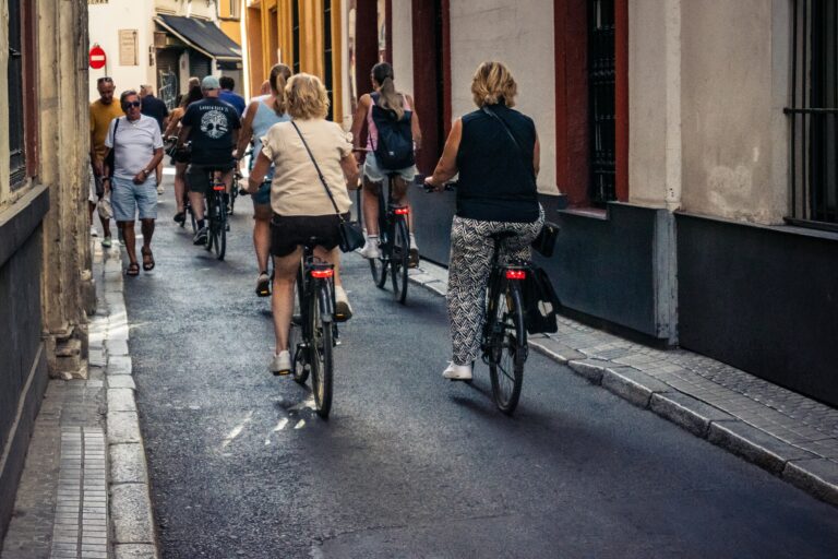 Nye regler for cyklister og bilister