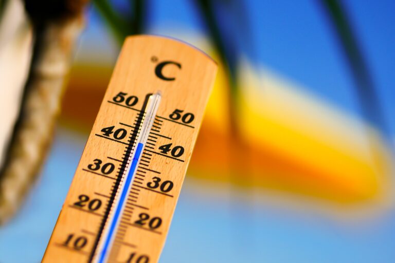 Thermometer,Sun,Sky,40,Degrees.,Hot,Summer,Day.,High,Temperatures