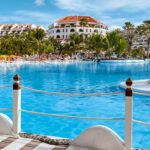 Over 60 forgiftede i hotelpool