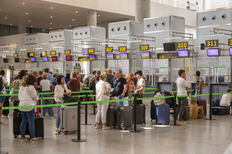 Lufthavnen passerer 107 000 passagerer om dagen