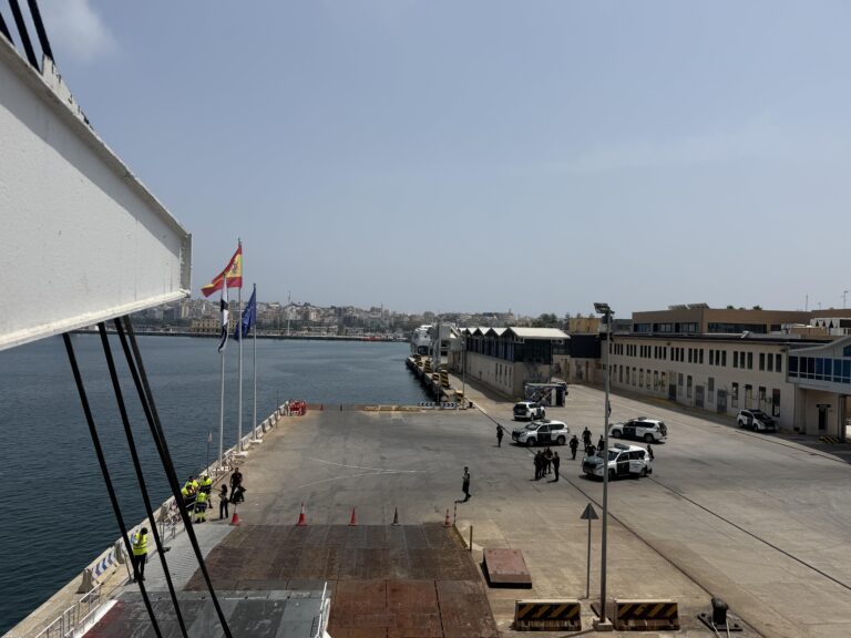 Regeringen overtager kontrollen med havnen i Ceuta