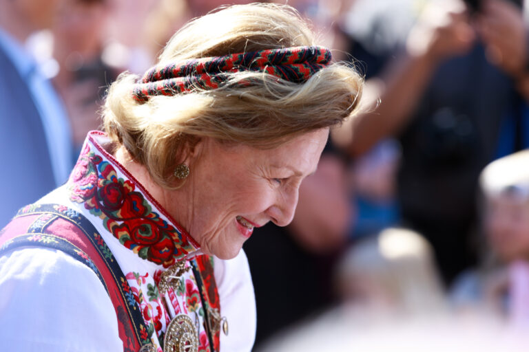 Norsk dronning indvier Munch-udstilling i Málaga